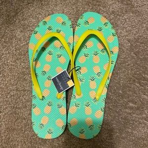 Pineapples Flip Flops ! Brand new West Loop🍍